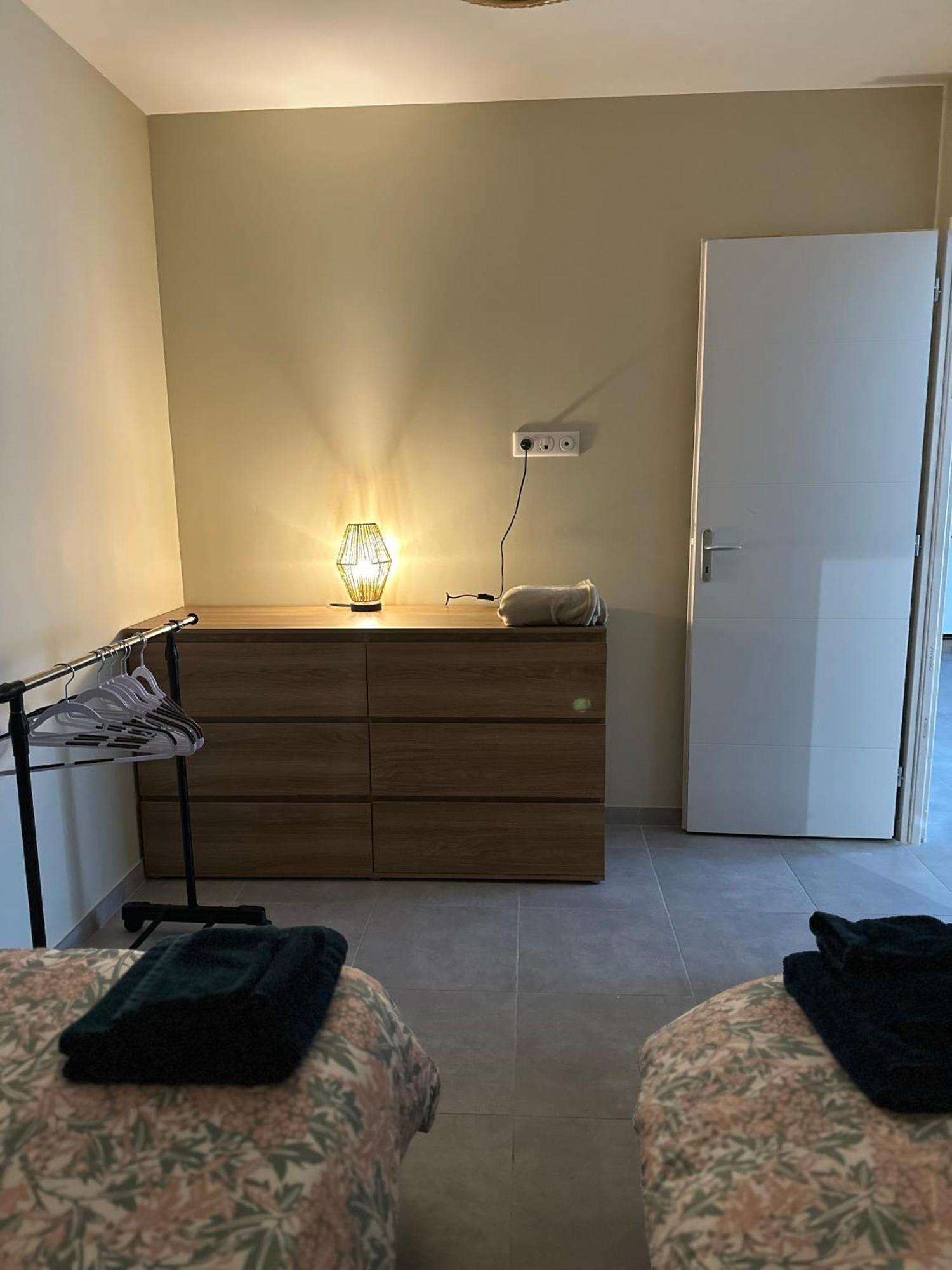 Maison T3 Dans Un Village Calme Saint-Mitre-les-Remparts 外观 照片